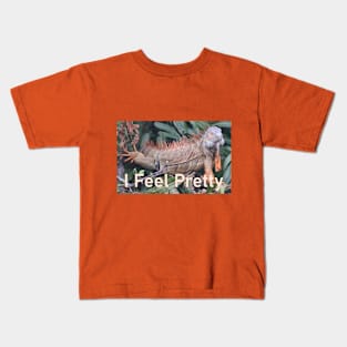 An Iguana Striking a Pose for the Cameras Kids T-Shirt